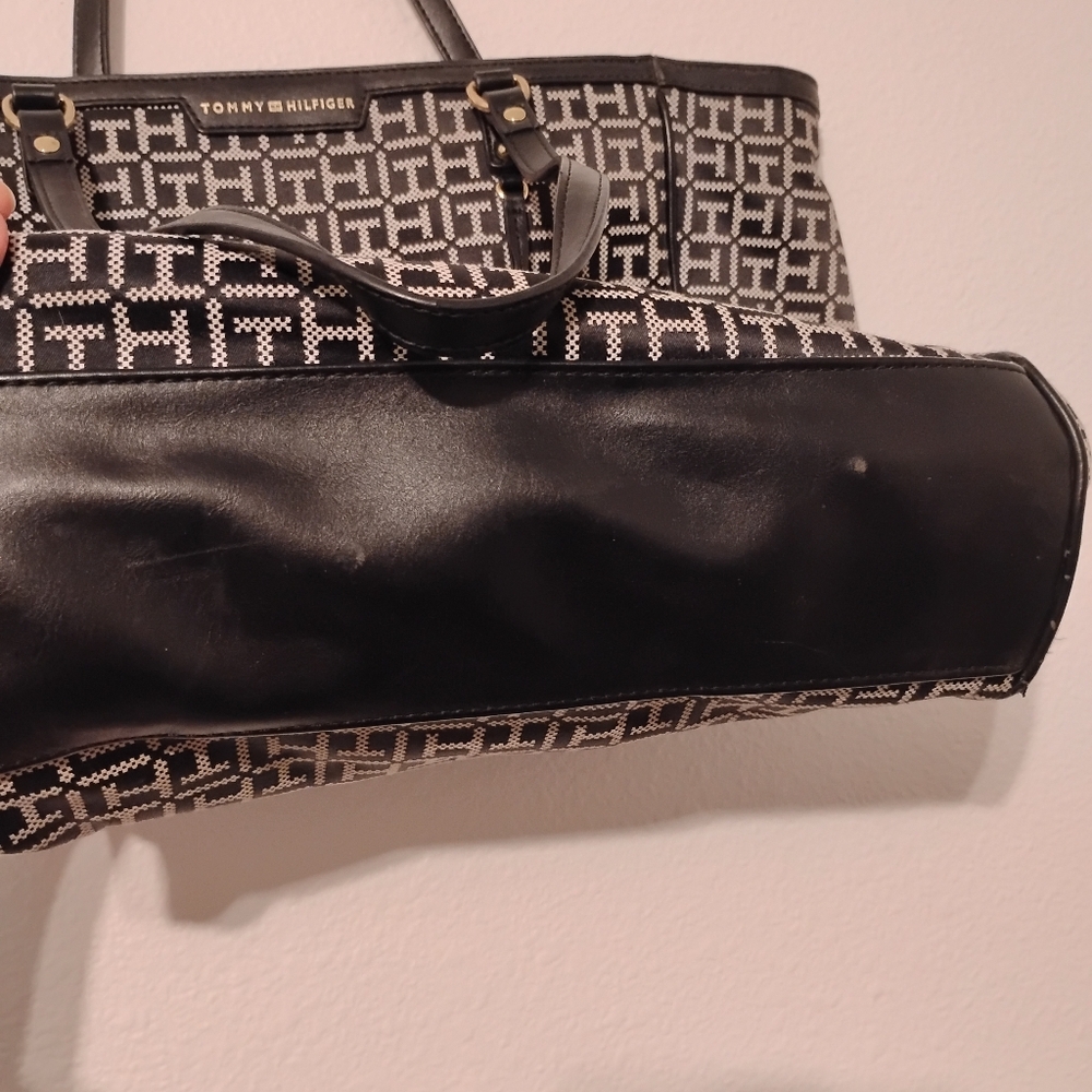 Tommy Hilfiger Tote Bag - Picture 4 of 8